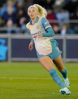 Manchester, England, 26th September 2024. Chloe Kelly of Manchester City during the UEFA Womens Champions League match at the Academy Stadium, Manchester. Picture credit should read: Andrew Yates Sportimage EDITORIAL USE ONLY. No use with unauthorised audio, video, data, fixture lists, club league logos or live services. Online in-match use limited to 120 images, no video emulation. No use in betting, games or single club league player publications. SPI-3335-0085