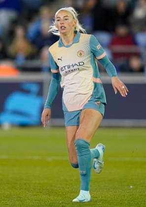 Manchester, England, 26th September 2024. Chloe Kelly of Manchester City during the UEFA Womens Champions League match at the Academy Stadium, Manchester. Picture credit should read: Andrew Yates Sportimage EDITORIAL USE ONLY. No use with unauthorised audio, video, data, fixture lists, club league logos or live services. Online in-match use limited to 120 images, no video emulation. No use in betting, games or single club league player publications. SPI-3335-0087