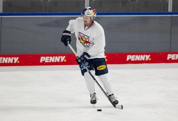 Maximilian Daubner EHC Red Bull Muenchen, 70 GER, Red Bull Muenchen Buffalo Sabres, Ice Hockey, Morning Skate Sessions before the Grand Opening of the SAP Garden, 27 09 2024 GER, Red Bull Muenchen Buffalo Sabres, Ice Hockey, Morning Skate Sessions before the Grand Opening of the SAP Garden, 27 09 2024 Muenchen Copyright: xEibner-Pressefoto FranzxFeinerx EP_HFR