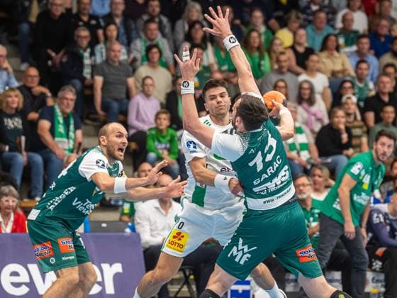 Renars Uscins TSV Hannover Burgdorf, 10 in duel with Josip Sarac Frisch Auf Goeppingen, 13 , Frisch Auf Goeppingen vs TSV Hannover Burgdorf, Handball, 1 Bundesliga, Men, Season 2024 2025, 27 09 2024, Frisch Auf Goeppingen vs TSV Hannover Burgdorf, Handball, 1 Bundesliga, Men, Season 2024 2025, 27 09 2024 Goeppingen Copyright: xMichaelxSchmidt Eibner-Pressefotx EP_MST