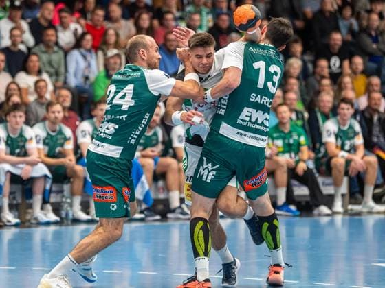 Renars Uscins TSV Hannover Burgdorf, 10 in duel with Marcel Schiller Frisch Auf Goeppingen, 24 and Josip Sarac Frisch Auf Goeppingen, 13 , Frisch Auf Goeppingen vs TSV Hannover Burgdorf, Handball, 1 Bundesliga, Men, Season 2024 2025, 27 09 2024, Frisch Auf Goeppingen vs TSV Hannover Burgdorf, Handball, 1 Bundesliga, Men, Season 2024 2025, 27 09 2024 Goeppingen Copyright: xMichaelxSchmidt Eibner-Pressefotx EP_MST