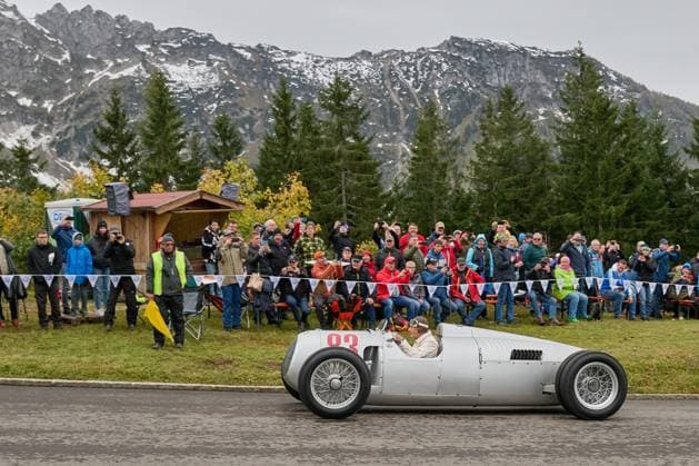 Berchtesgaden, Germany September 27 29, 2024 International Edelweiss Mountain Prize Rossfeld Berchtesgaden 2024 In the picture Hans Joachim Stuck with Auto Union Type C, year of construction 1936, 16 cylinders, 6005 ccm, 520 hp, the car that his father used to drive Rossfeld Bavaria Copyright: xFotostandx xWassmuthx