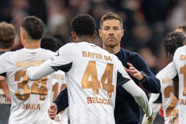 Head coach Xabi Alonso Bayer 04 Leverkusen takes Jeanuel Belocian 44 Bayer 04 Leverkusen in his arms, FC Bayern Muenchen vs Bayer 04 Leverkusen, Football, Bundesliga, 5 Matchday, 28 09 2024 DFB regulations prohibit any use of photographs as image sequences and or quasi video Muenchen Bayern Germany Copyright: xkolbert-press UlrichxGamelx