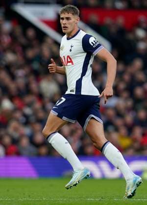 Manchester, England, 29th September 2024. Micky van de Ven of Tottenham during the Premier League match at Old Trafford, Manchester. Picture credit should read: Andrew Yates Sportimage EDITORIAL USE ONLY. No use with unauthorised audio, video, data, fixture lists, club league logos or live services. Online in-match use limited to 120 images, no video emulation. No use in betting, games or single club league player publications. SPI-3344-0141