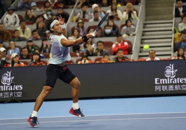 (241001) -- BEIJING, Oct. 1, 2024 -- Bu Yunchaokete of China hits a return during the men s singles semi-final match against Jannik Sinner of Italy at 2024 China Open tennis tournament in Beijing, capital of China, Oct. 1, 2024. (Photo by Xinhua) (SP)CHINA-BEIJING-TENNIS-CHINA OPEN-MEN S SINGLES (CN) DuxXinyi