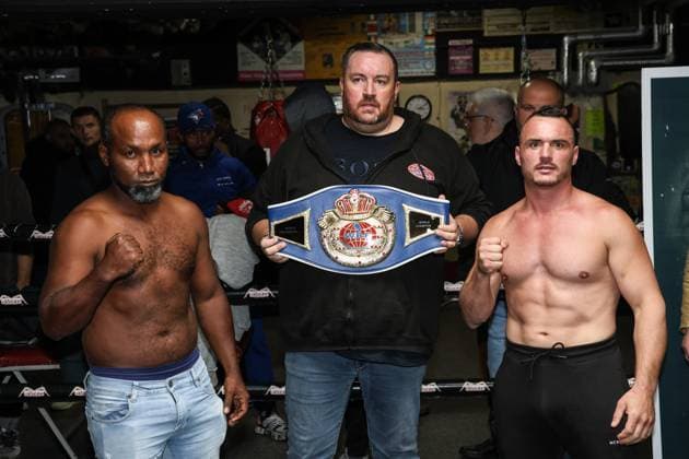 Boxing Boxing in the North, Waage, Hamburg, 02 10 2024 WBF World Championship f l Orlen Padilla COL , Chris Rösen and Angelo Europa Frank GER