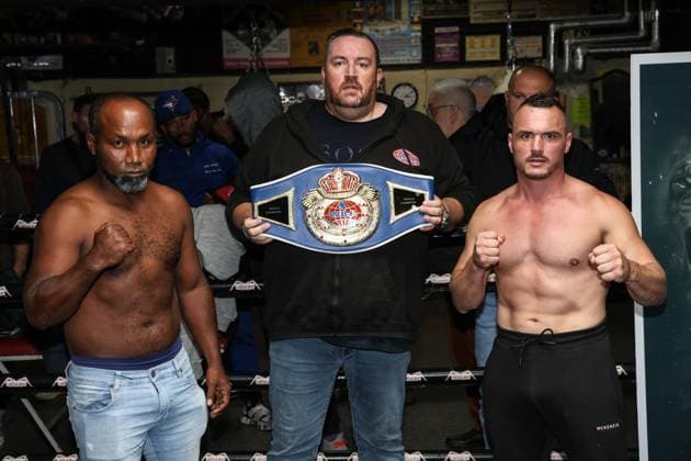 Boxing Boxing in the North, Waage, Hamburg, 02 10 2024 WBF World Championship f l Orlen Padilla COL , Chris Rösen and Angelo Europa Frank GER