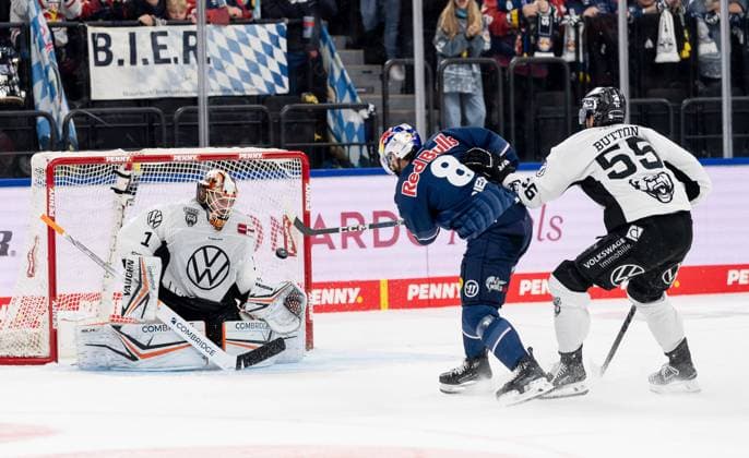 Dustin Strahlmeier goalie, Grizzlys Wolfsburg, 1 and Ryan Button Grizzlys Wolfsburg, 55 cant prevent the goal to 2 0 by Tobias Rieder EHC Red Bull Muenchen, 8 GER, EHC Red Bull Muenchen vs Grizzlys Wolfsburg, Ice Hockey, DEL, Matchday 5, Season 2024 2025, 02 10 2024 GER, EHC Red Bull Muenchen vs Grizzlys Wolfsburg, Ice Hockey, DEL, Matchday 5, Season 2024 2025, 02 10 2024 Muenchen Copyright: xEibner-Pressefoto FranzxFeinerx EP_HFR