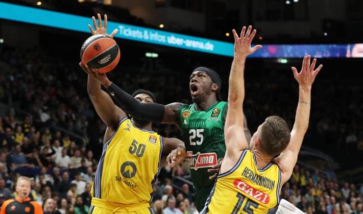 Trevion Williams, Kendrick Nunn, Martin Hermannsson duel Match scene Action Sport Basketball Euroleague EL Men Season 2024 2025 03 10 2024 ALBA Berlin vs Panathinaikos Athens