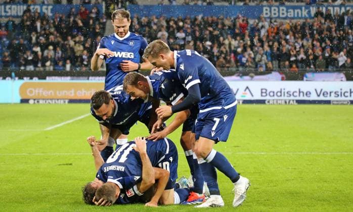 04 10 2024, xmohx, Soccer 2 Bundesliga, Karlsruher SC SV Darmstadt 98 emspor, v l Leon jensen Karslruhe cheers the 2 1 DFL DFB REGULATIONS PROHIBIT ANY USE OF PHOTOGRAPHS as IMAGE SEQUENCES and or QUASI VIDEO Karlsruhe