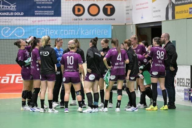 Time Out TusSies TusSies Metzingen vs SV Union Halle Neustadt, Handball, DHB Pokal, 2nd round, 2024 2025 season, 05 10 2024 TusSies Metzingen vs SV Union Halle Neustadt , Handball, DHB Pokal, 2nd round, 2024 2025 season, 05 10 2024 Metzingen Copyright: xEibner-Pressefoto TobiasxBaurx EP_TBR