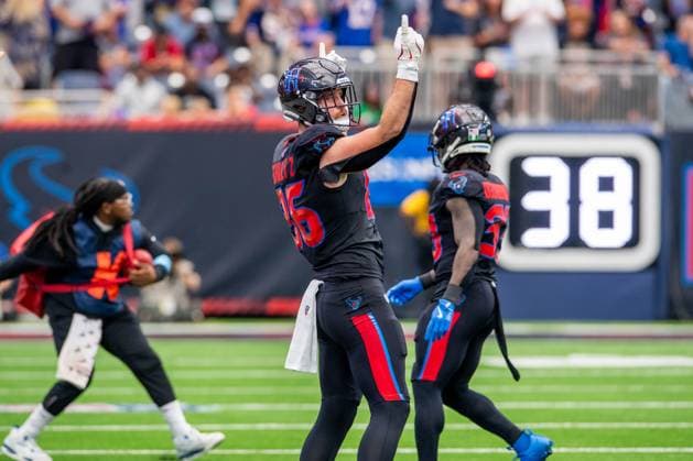October 6, 2024: Houston Texans tight end Dalton Schultz (86) celebrates a first down during a game between the Buffalo Bills and the Houston Texans in Houston, TX. .. CSM USA - ZUMAc04_ 20241006_faf_c04_105 Copyright: xTraskxSmithx