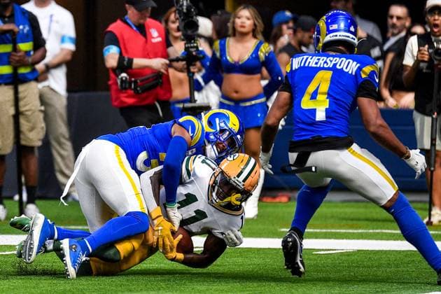 NFL, American Football Herren, USA 2024: Packers vs Rams OCT 06 October 6, 2024 Inglewood, CA.Green Bay Packers wide receiver Jayden Reed (11) makes the catch as Los Angeles Rams safety Quentin Lake (37) defends in action in the first quarter during the NFL football game. Green Bay Packers vs. Los Angeles Rams.Mandatory Photo Credit: Louis Lopez Cal Media (Credit Image: Â Louis Lopez Cal Sport Media) Inglewood California United States of America EDITORIAL USE ONLY Copyright: xx ZUMA-20241006_zma_c04_079.jpg LouisxLopezx csmphotothree303378