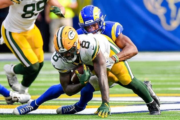 NFL, American Football Herren, USA 2024: Packers vs Rams OCT 06 October 6, 2024 Inglewood, CA.Green Bay Packers running back Josh Jacobs (8) makes the catch as Los Angeles Rams safety Quentin Lake (37) tackles in action in the third quarter during the NFL football game. Green Bay Packers vs. Los Angeles Rams.Mandatory Photo Credit: Louis Lopez Cal Media (Credit Image: Â Louis Lopez Cal Sport Media) Inglewood California United States of America EDITORIAL USE ONLY Copyright: xx ZUMA-20241006_zma_c04_117.jpg LouisxLopezx csmphotothree303402