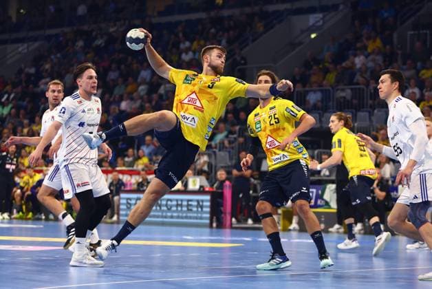 Goal throw by Steven Plucnar Rhein Neckar Loewen Rhein Neckar Loewen vs HSV Hamburg, Handball, 1 Bundesliga, 07 10 2024 Rhein Neckar Loewen vs HSV Hamburg, Handball, 1 Bundesliga, 07 10 2024 Mannheim Copyright: xEibner-Pressefotox EP_RWS