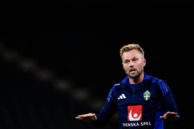 241007 assistant coach Sebastian Larsson of the Swedish men s football national team at a training session on October 7, 2024 in Stockholm Photo Jesper Zerman BILDBYRAN kod JZ JZ0574 fotboll football soccer fotball nations league träning practice training sverige sweden sverige a bbeng  Copyright: JESPERxZERMAN BB241007JZ112