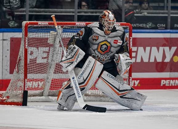 Dustin Strahlmeier Goalkeeper, Grizzlys Wolfsburg, 1 at Warmup GER, Augsburger Panther vs Grizzlys Wolfsburg, Ice Hockey, DEL, Matchday 7, Season 2024 2025, 06 10 2024 GER, Augsburger Panther vs Grizzlys Wolfsburg, Ice Hockey, DEL, Matchday 7, Season 2024 2025, 06 10 2024 Augsburg Copyright: xEibner-Pressefoto HeikexFeinerx EP_HFR