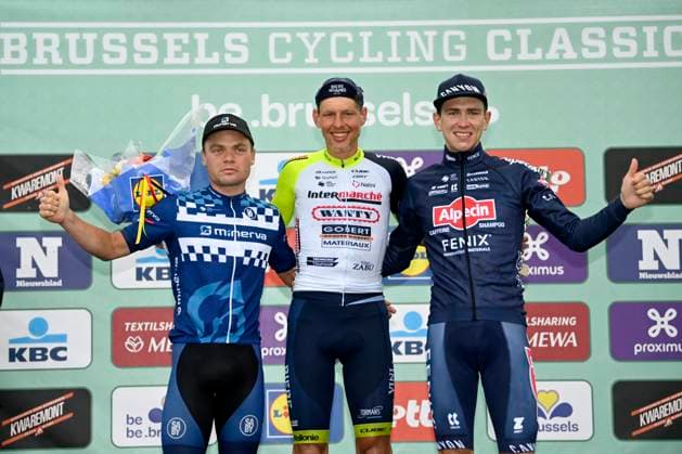 Brussels Cycling Classic 2022 Cycling Race BRUSSELS, BELGIUM - JUNE 05 : Willems Thimo (BEL) of Minerva Cycling, Van Der Hoorn Taco (NED) of Intermarche - Wanty - Gobert Materiaux and Bayer Tobias (AUT) of Alpecin-Fenix pictured during the podium ceremony after the Flanders Classics 10th Brussels Cycling Classic cycling race with start and finish in Brussels on June 05, 2022 in Brussels, Belgium, 5 06 2022 Brussels Belgium  Copyright: xNicoxVereeckenx 10983689-093