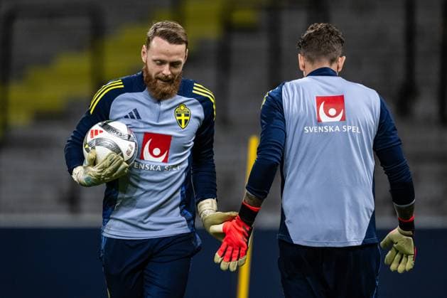 241010 goalkeeper Viktor Johansson and goalkeeper Kristoffer Nordfeldt of the Swedish men s football national team at a training session during the on October 10, 2024 in Stockholm Photo Jesper Zerman BILDBYRAN kod JZ JZ0578 fotboll football soccer fotball nations league träning practice training sverige sweden sverige a bbeng  Copyright: JESPERxZERMAN BB241010JZ043