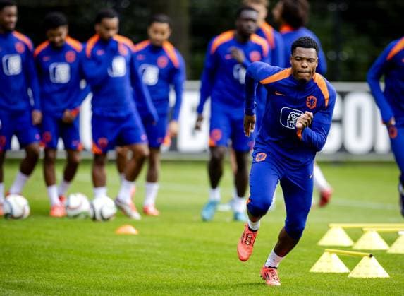 ZEIST - Denzel Dumfries during a training session of the Dutch national team, Nationalteam at the KNVB Campus on Oct. 10, 2024 in Zeist, Netherlands. The Dutch national team prepares for the UEFA Nations League duel against Hungary. ANP ROBIN VAN LONKHUIJSEN UEFA Nations League 2024 25 xVIxANPxSportx xxANPxIVx 510514860 originalFilename: 510514860