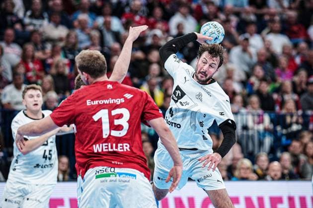 Throw Goal Domagoj Duvnjak THW Kiel, 04 GER, Handball Sport Verein Hamburg vs THW Kiel, Handball, Bundesliga, Matchday 6, Season 2024 2025, 11 10 2024 GER, Handball Sport Verein Hamburg vs THW Kiel, Handball, Bundesliga, Matchday 6, Season 2024 2025, 11 10 2024 Hamburg Copyright: xEibner-Pressefoto MarcelxvonxFehrnx EP_MFN