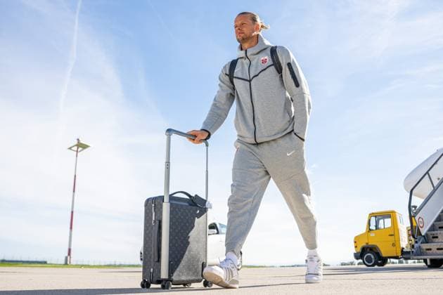241012 Goalkeeper orjan Haskjold Nyland of the Norwegian national football team arrives at Linz Airport on October 12, 2024 in Linz Photo Vegard Grott BILDBYRAN kod VG VG0675 bbeng fotball football fotboll travel reise norge norway nations league  Copyright: VEGARDxGRoTT BB241012VG006