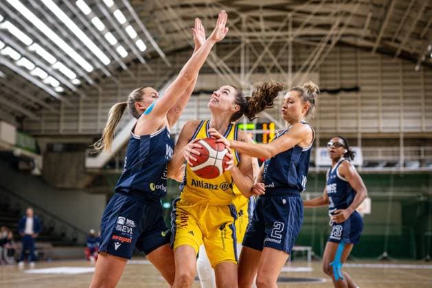 Basketball Berlin 12 10 2024 Season 2024 2025 Toyota DBBL 1 Bundesliga Women Alba Berlin Wings Leverkusen Maggie Mulligan Alba, No 00 Margaret Cassidy Mihalko Leverkusen, No 02