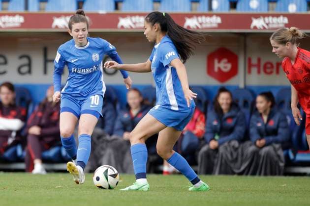 13 10 2024, Hänsch Arena, Meppen, GER, 2 Frauen Bundesliga SV Meppen vs Bayern München II, Nina Kossen SV Meppen 10 and Akane Miyoshi SV Meppen 14 DFL REGULATIONS PROHIBIT ANY USE OF PHOTOGRAPHS AS IMAGE SEQUENCES AND OR QUASI VIDEO Meppen Lower Saxony Germany Hänsch Arena