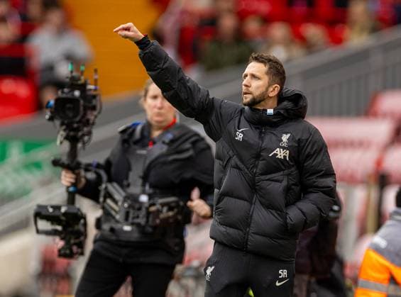 Football - FA Women™s Super League - Liverpool FC Women v Manchester City FC Women LIVERPOOL, ENGLAND - Sunday, October 13, 2024: Liverpool s assistant manager Scott Rogers during the FA Women™s Super League game between Liverpool FC Women and Manchester City FC Women at Anfield. (Photo by David Rawcliffe Propaganda) LIVERPOOL Anfield MERSEYSIDE ENGLAND Copyright: xPropagandaxPhotoxAgencyx P2024-10-13-Liverpool_W_Man_City_W-79