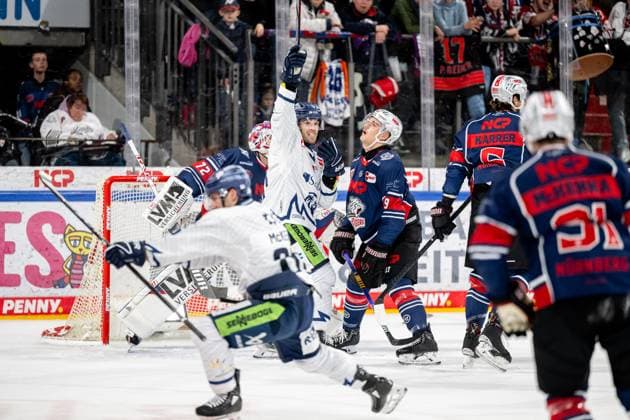 13 10 2024 Ice Hockey Season 2024 2025 Penny DEL Nuremberg Ice Tigers Icetigers Straubing Tigers ThHa xthxhax Justus Böttner Boettner 9, Nuremberg Ice Tigers, NIT after conceding the goal