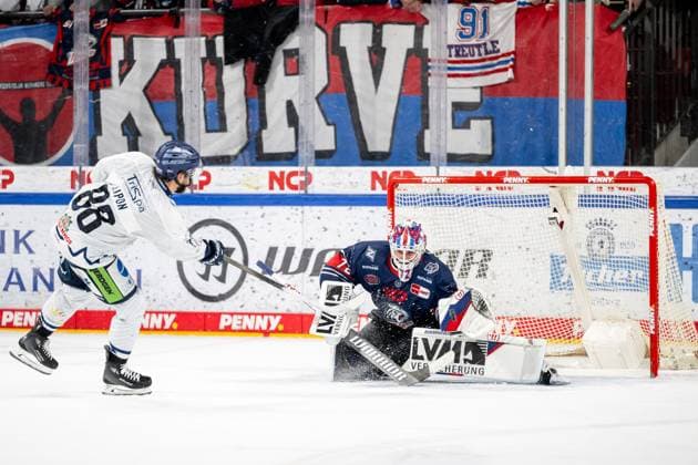 13 10 2024 Ice Hockey Season 2024 2025 Penny DEL Nuremberg Ice Tigers Icetigers Straubing Tigers ThHa xthxhax JC Lipon 88, Straubing Tigers fails Leon Hungerecker 72, Nuremberg Ice Tigers, NIT