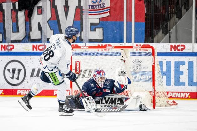 13 10 2024 Ice Hockey Season 2024 2025 Penny DEL Nuremberg Ice Tigers Icetigers Straubing Tigers ThHa xthxhax JC Lipon 88, Straubing Tigers fails Leon Hungerecker 72, Nuremberg Ice Tigers, NIT