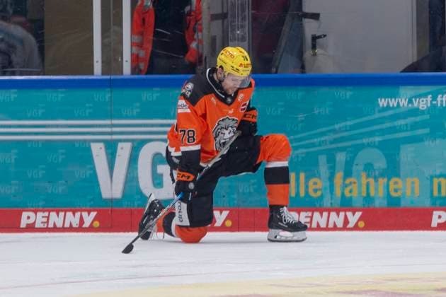PENNY DEL Löwen Frankfurt Eisbären Berlin, 13 10 2024 Dominik Bokk Löwen Frankfurt 78 dejected, sad, disappointed, Löwen Frankfurt Eisbären Berlin, Frankfurt, NIX Eissporthalle, 13 10 2024 Copyright: xBEAUTIFULxSPORTS Gawlikx