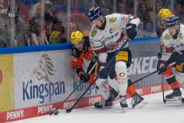 PENNY DEL Löwen Frankfurt Eisbären Berlin, 13 10 2024 Kai Wissmann Eisbären Berlin 6 Dominik Bokk Löwen Frankfurt 78 , Löwen Frankfurt Eisbären Berlin, Frankfurt, NIX Eissporthalle, 13 10 2024 Copyright: xBEAUTIFULxSPORTS Gawlikx