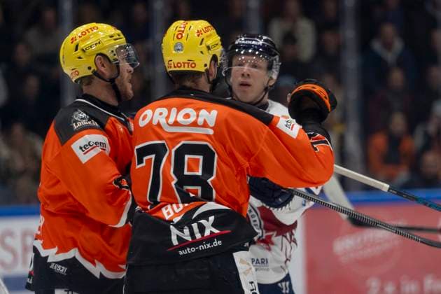 PENNY DEL Löwen Frankfurt Eisbären Berlin, 13 10 2024 Dominik Bokk Löwen Frankfurt 78 Jonas Müller Eisbären Berlin 18 , Löwen Frankfurt Eisbären Berlin, Frankfurt, NIX Eissporthalle, 13 10 2024 Copyright: xBEAUTIFULxSPORTS Gawlikx