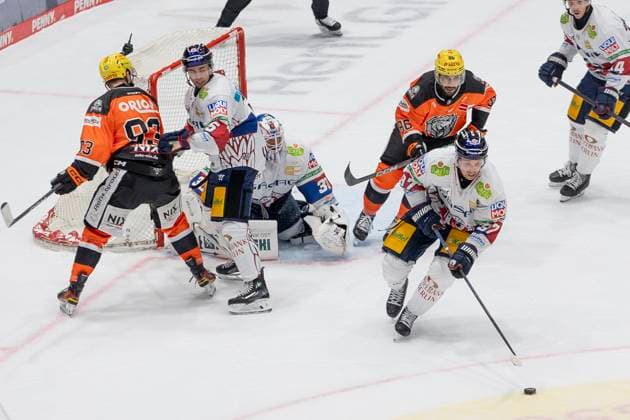 PENNY DEL Löwen Frankfurt Eisbären Berlin, 13 10 2024 Gabriel Fontaine Eisbären Berlin 97 Cameron Brace Löwen Frankfurt 86 Kevin Bicker Löwen Frankfurt 83 Jake Hildebrand Eisbären Berlin 30 Mitch Reinke Eisbären Berlin 5 , Löwen Frankfurt Eisbären Berlin, Frankfurt, NIX Eissporthalle, 13 10 2024 Copyright: xBEAUTIFULxSPORTS Gawlikx