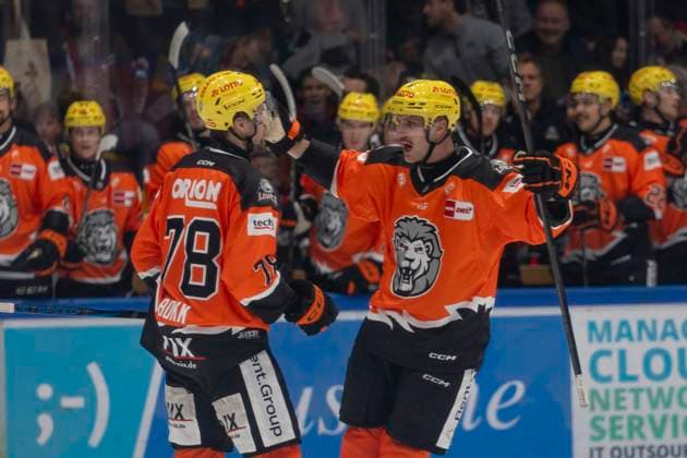 PENNY DEL Löwen Frankfurt Eisbären Berlin, 13 10 2024 Kevin Maginot Löwen Frankfurt 6 celebrates the goal of Dominik Bokk Löwen Frankfurt 78 to 1 3, Löwen Frankfurt Eisbären Berlin, Frankfurt, NIX Eissporthalle, 13 10 2024 Copyright: xBEAUTIFULxSPORTS Gawlikx
