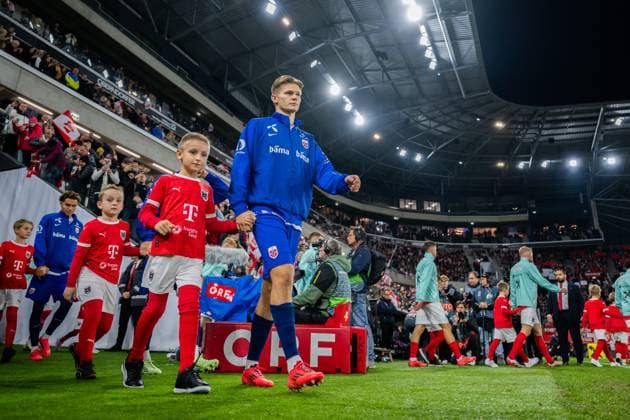 241013 David Moller Wolfe of Norway during the Nations League football match between Austria and Norway on October 13, 2024 in Linz Photo Vegard Grott BILDBYRAN kod VG VG0677 bbeng fotboll football soccer fotball nations league landskamp norge norway österrike osterrike austria  Copyright: VEGARDxGRoTT BB241013VG056