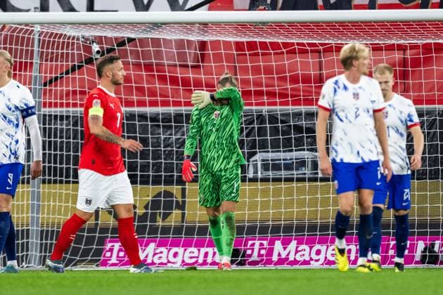 241013 Goalkeeper orjan Haskjold Nyland of Norway looks dejected after 3 1 during the Nations League football match between Austria and Norway on October 13, 2024 in Linz Photo Vegard Grott BILDBYRAN kod VG VG0677 bbeng fotboll football soccer fotball nations league landskamp norge norway österrike osterrike austria dejected depp  Copyright: VEGARDxGRoTT BB241013VG118