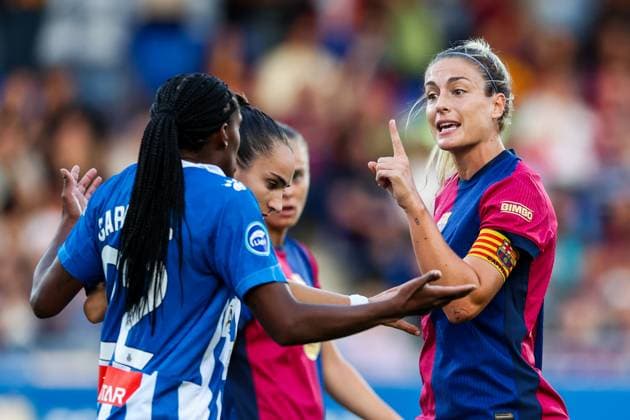 Barcelona, Spain, October 13th 2024: Alexia Putellas (11 FC Barcelona, Barca arguing with Daniela Caracas Gonzalez (22 RCD Espanyol) during the Liga F football match between FC Barcelona and RCD Espanyol at the Johan Cruyff Stadium in Barcelona, Spain (Judit Cartiel SPP) Copyright: xJuditxCartielx xSPPx spp-en-JuCaSp-JUCA1836