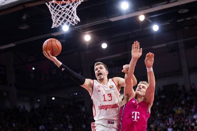 BBL Cup, Telekom Baskets Bonn vs FC Bayern Basketball, 13 10 2024 Andreas Obst FC Bayern Basketball 13 and Sam Griesel Telekom Baskets Bonn 2 BBL Cup, Telekom Baskets Bonn vs FC Bayern Basketball, 13 10 2024, Round of 16, Telekom Dome, Bonn Copyright: xBEAUTIFULxSPORTS Derixx