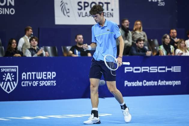 Belgian Alexander Blockx pictured in action during a tennis match in the round of 32 of the singles competition at the ATP, Tennis Herren European Open Tennis tournament in Antwerp, Tuesday 15 October 2024. DAVIDxPINTENS  x102645940x
