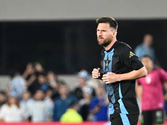 BUENOS AIRES, ARGENTINA - OCTOBER 15: Lionel Messi of Argentina reacts previous a match between Argentina Vs Venezuela as part of World Cup 2026 Qualifiers at Estadio Mas Monumental on October 15, 2024 in BuenosAires, Argentina. Buenos Aires Buenos Aires Argentina Copyright: xIMAGOx xPhotoCero5x xLucianoxBisbalxPhotoCero5x