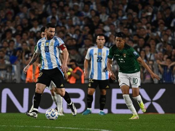 BUENOS AIRES, ARGENTINA - OCTOBER 15: Lionel Messi of Argentina Controls the ball during a match between Argentina Vs Bolivia as part of World Cup 2026 Qualifiers at Estadio Mas Monumental on October 15, 2024 in BuenosAires, Argentina. Buenos Aires Buenos Aires Argentina Copyright: xIMAGOx xPhotoCero5x xLucianoxBisbalxPhotoCero5x