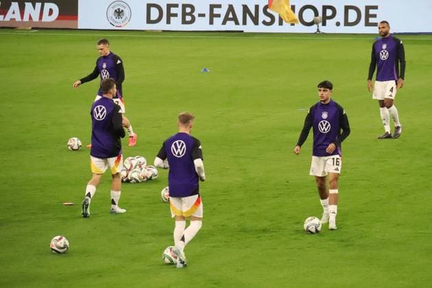 Aleksandar Pavlovic Germany Germany, 16 , Jonathan Tah Germany Germany, 04 , Florian Wirtz Germany Germany Germany, 17 warm up Munich 14 10 2024 Germany vs Netherlands, Nations League, Matchday 4