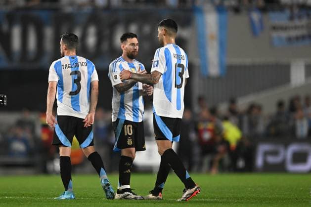BUENOS AIRES, ARGENTINA - OCTOBER 15: Lionel Messi, Nicolas Tagliafico, Cristian Gabriel Romero of Argentina during the FIFA World Cup, WM, Weltmeisterschaft, Fussball 2026 South American Qualifier match between Argentina and Bolivia at Estadio Mas Monumental Antonio Vespucio Liberti on October 15, 2024 in Buenos Aires, Argentina. Photo by D.Halisz SFSI Argentina v Bolivia - FIFA World Cup 2026 Qualifier Copyright: xDiegoxHalisz SFSIx