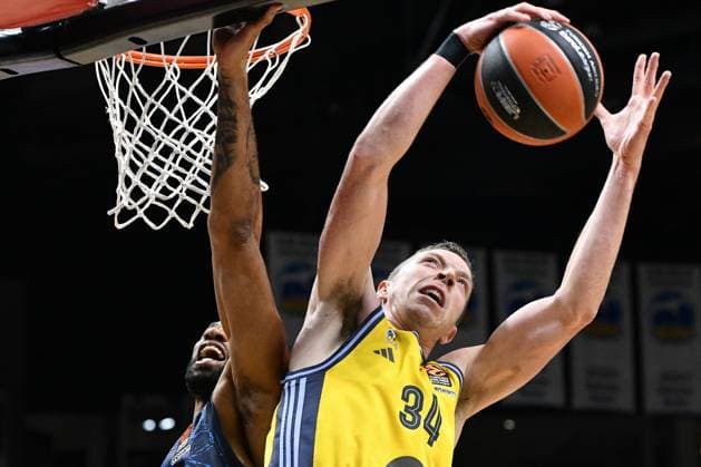 Justin Bean ALBA Berlin, 34 GER, ALBA Berlin v Fenerbahce, basketball, EuroLeague, Season 2024 2025, Matchday 4, 17 10 2024 GER, ALBA Berlin v Fenerbahce, basketball, EuroLeague, Season 2024 2025, Matchday 4, 17 10 2024 Copyright: xEibner-Pressefoto RyanxSleimanx EP_RSN