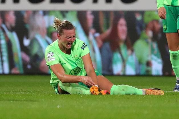 VfL vs Olympique Lyon, CL Women Wolfsburg, 17 10 2024, FOOTBALL VfL Wolfsburg vs Olympique Lyon, group round Champions League Women, season 2024 25 Alexandra Popp VfL Wolfsburg lies injured on the ground Wolfsburg