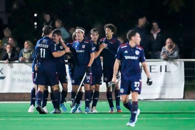 Players of Mannheimer HC MHC , celebrate the goal, celebrate the goal, goal, celebration, cheers about the goal, rejoice, joy, rejoices, optimistic, positive, game scene, highlight, action, 18 10 2024, Mannheim Germany , Hockey, 1 Bundesliga, Men, TSV Mannheim Mannheimer HC xozx