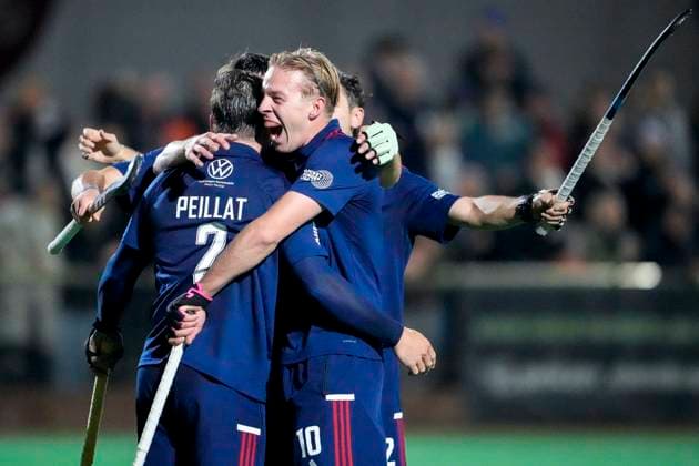 Players of Mannheimer HC MHC , celebrate the goal, celebrate the goal, goal, celebration, cheers about the goal, rejoicing, joy, rejoices, optimistic, positive, game scene, highlight, action, 18 10 2024, Mannheim Germany , Hockey, 1 Bundesliga, Men, TSV Mannheim Mannheimer HC xozx
